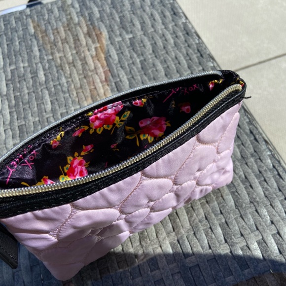 🩷 Betsey Johnson Pale Pink Heart Quilted 💕🌸 Cosmetic Case - Picture 6 of 11